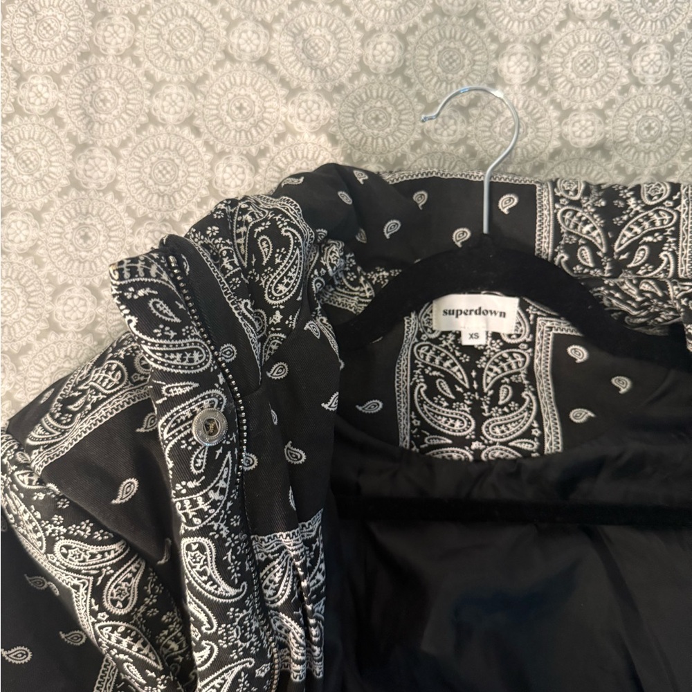 superdown Black and White Gianina Paisley Puffer Jacket REVOLVE - Picture 4 of 4